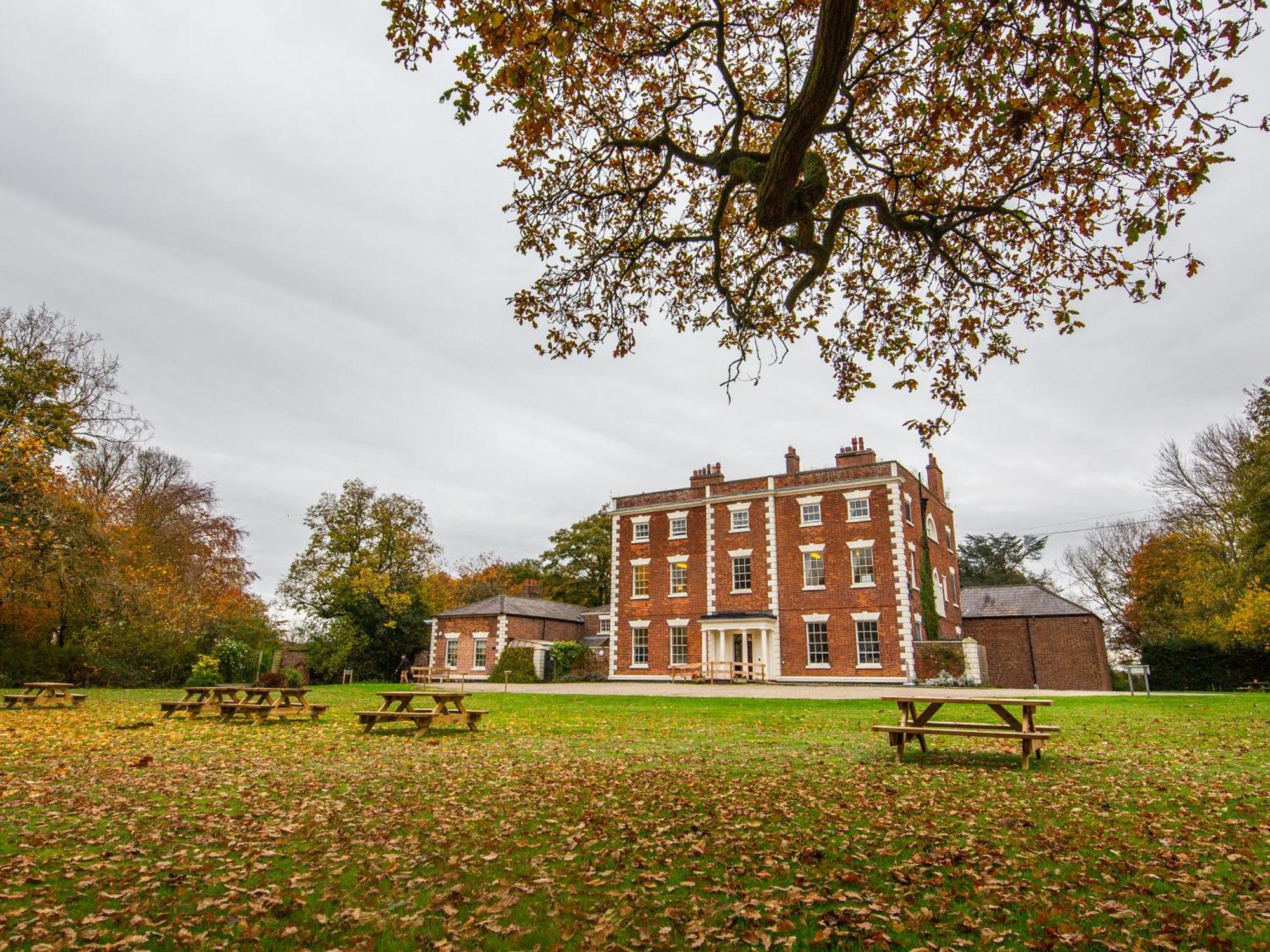 Yha Chester Trafford Hall Albergue Dunham-on-the-Hill Exterior foto