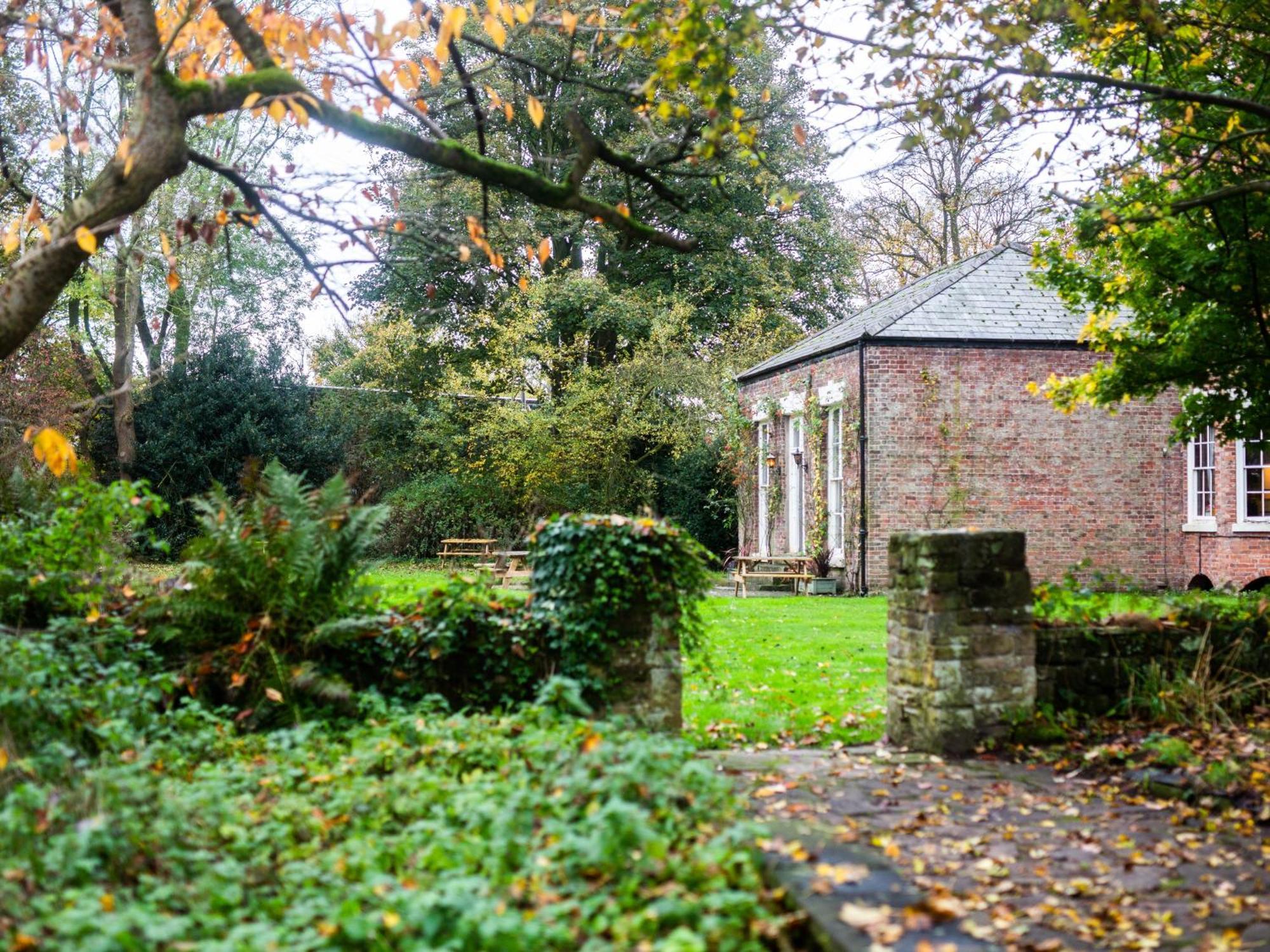 Yha Chester Trafford Hall Albergue Dunham-on-the-Hill Exterior foto