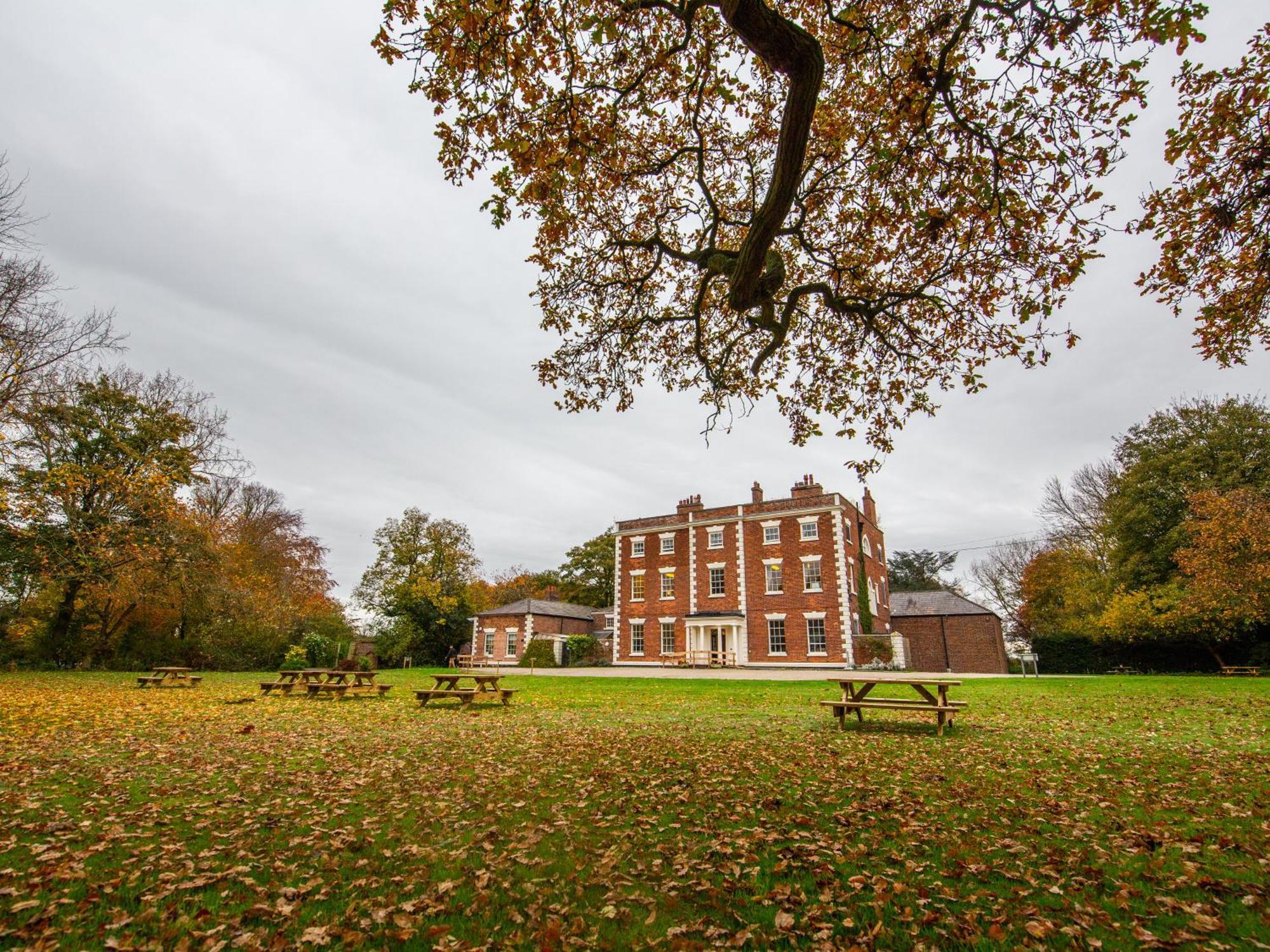 Yha Chester Trafford Hall Albergue Dunham-on-the-Hill Exterior foto