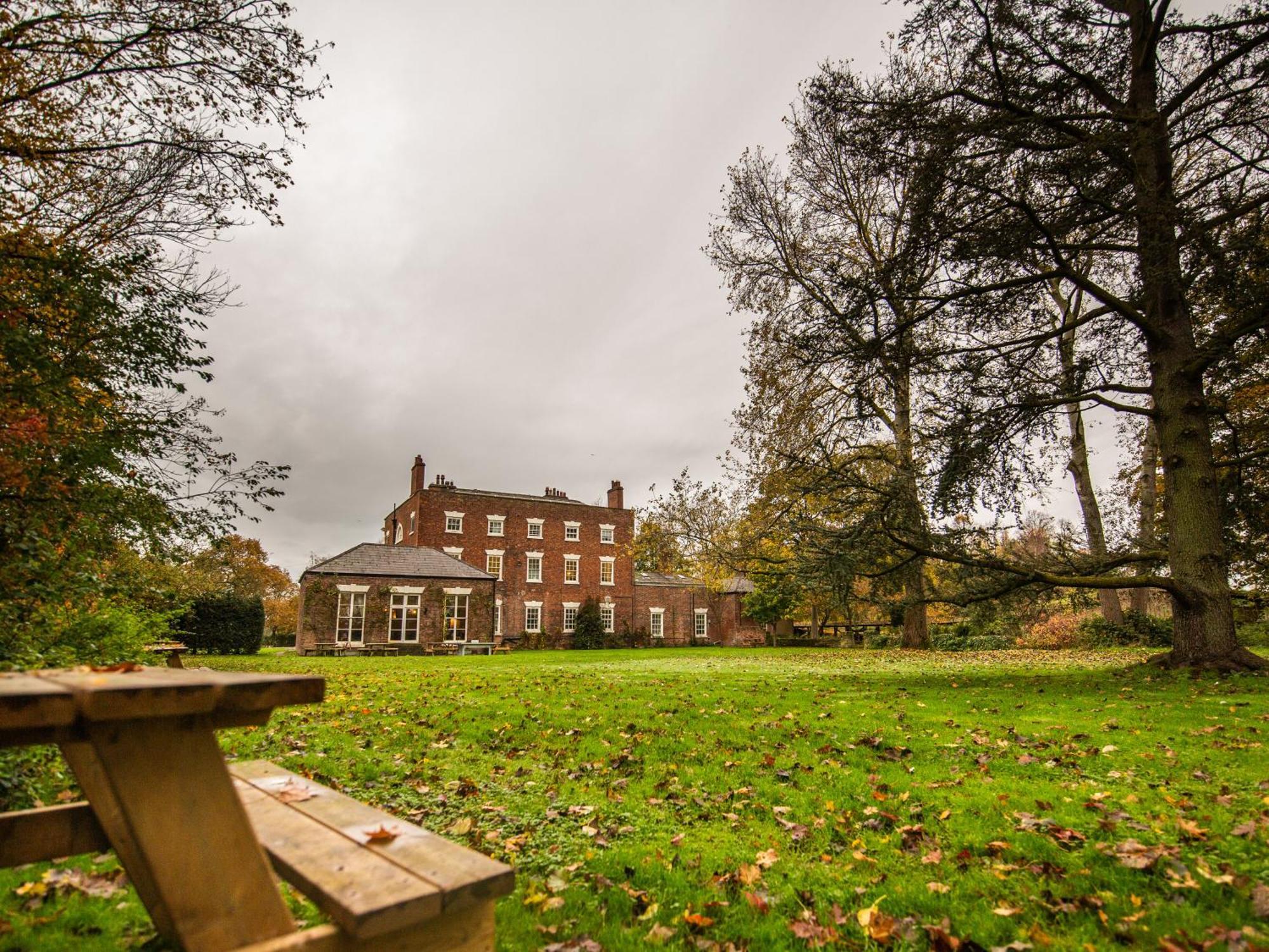 Yha Chester Trafford Hall Albergue Dunham-on-the-Hill Exterior foto