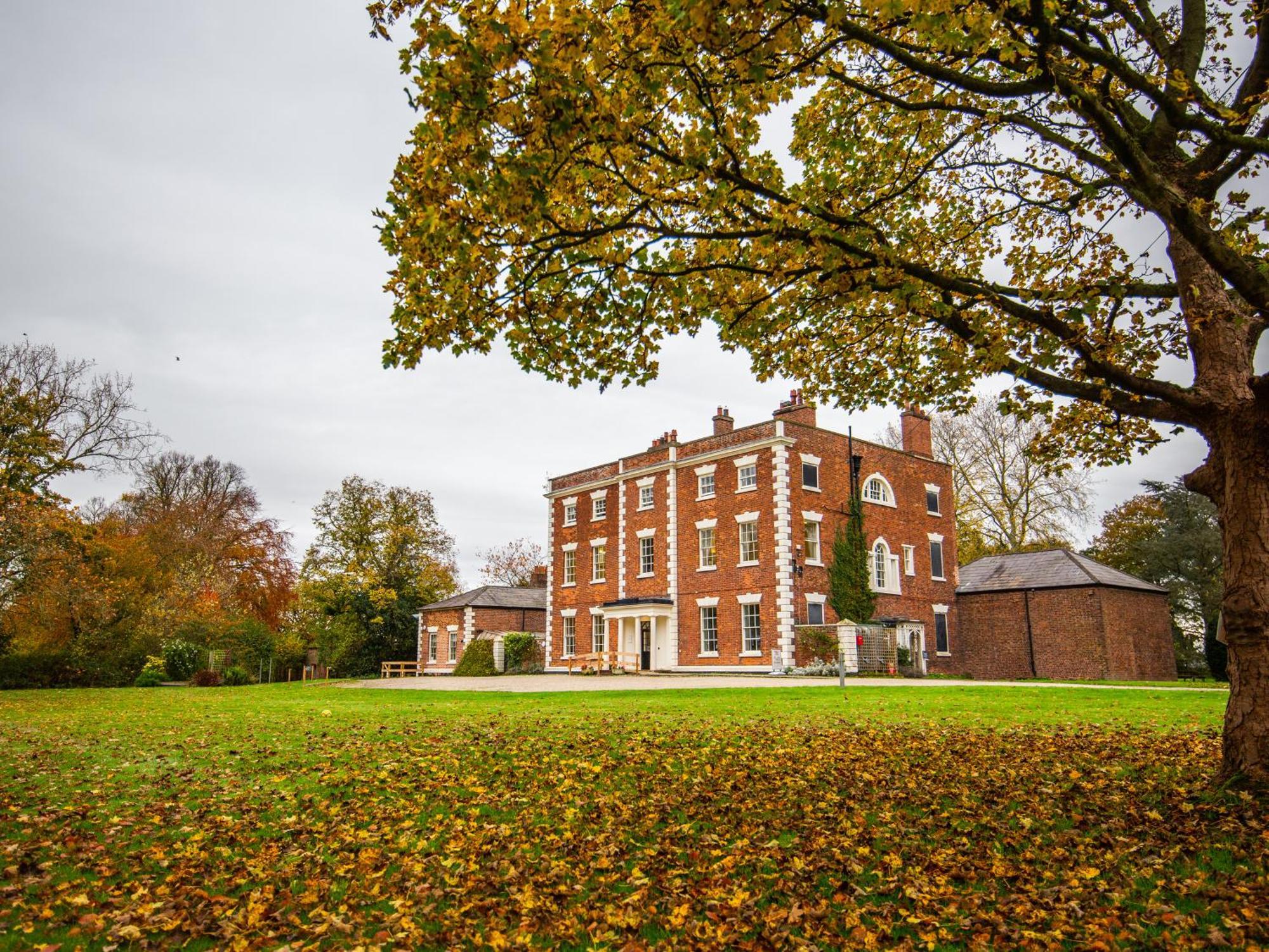 Yha Chester Trafford Hall Albergue Dunham-on-the-Hill Exterior foto