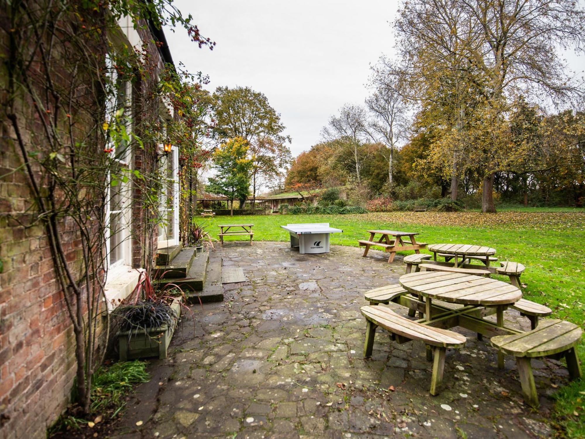 Yha Chester Trafford Hall Albergue Dunham-on-the-Hill Exterior foto