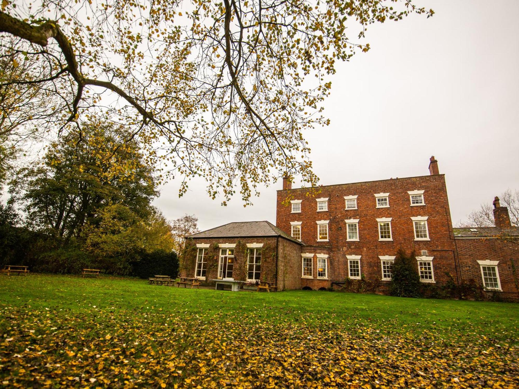 Yha Chester Trafford Hall Albergue Dunham-on-the-Hill Exterior foto